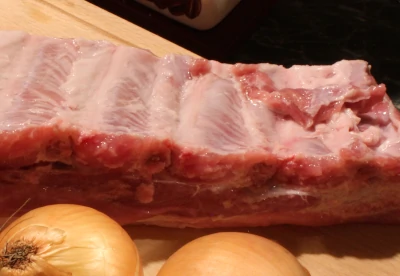 zupa ogórkowa na wywarze z mięsa