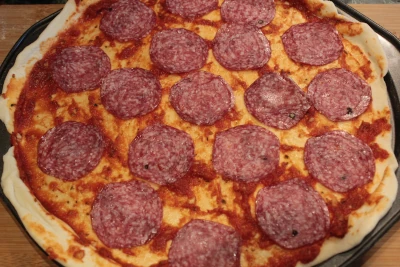 salami do pizzy